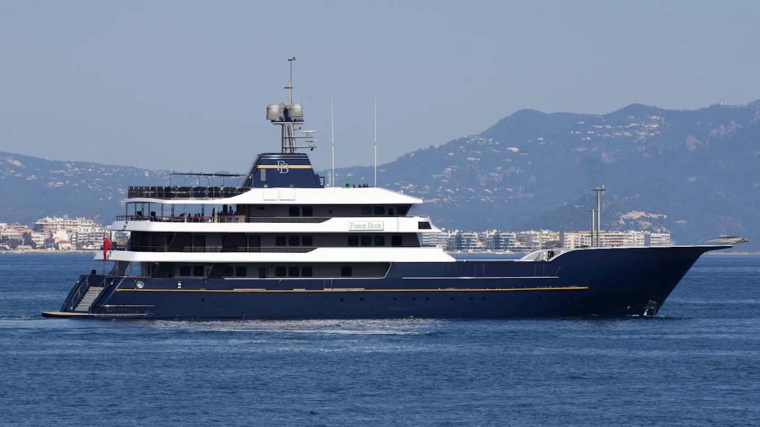 who owns superyacht force blue